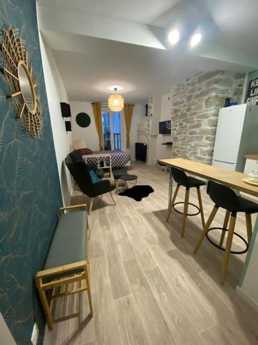 Charmant Studio Idealement Place Et Paisible ! Oloron-Sainte-Marie Bagian luar foto