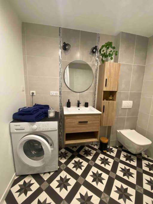 Charmant Studio Idealement Place Et Paisible ! Oloron-Sainte-Marie Bagian luar foto